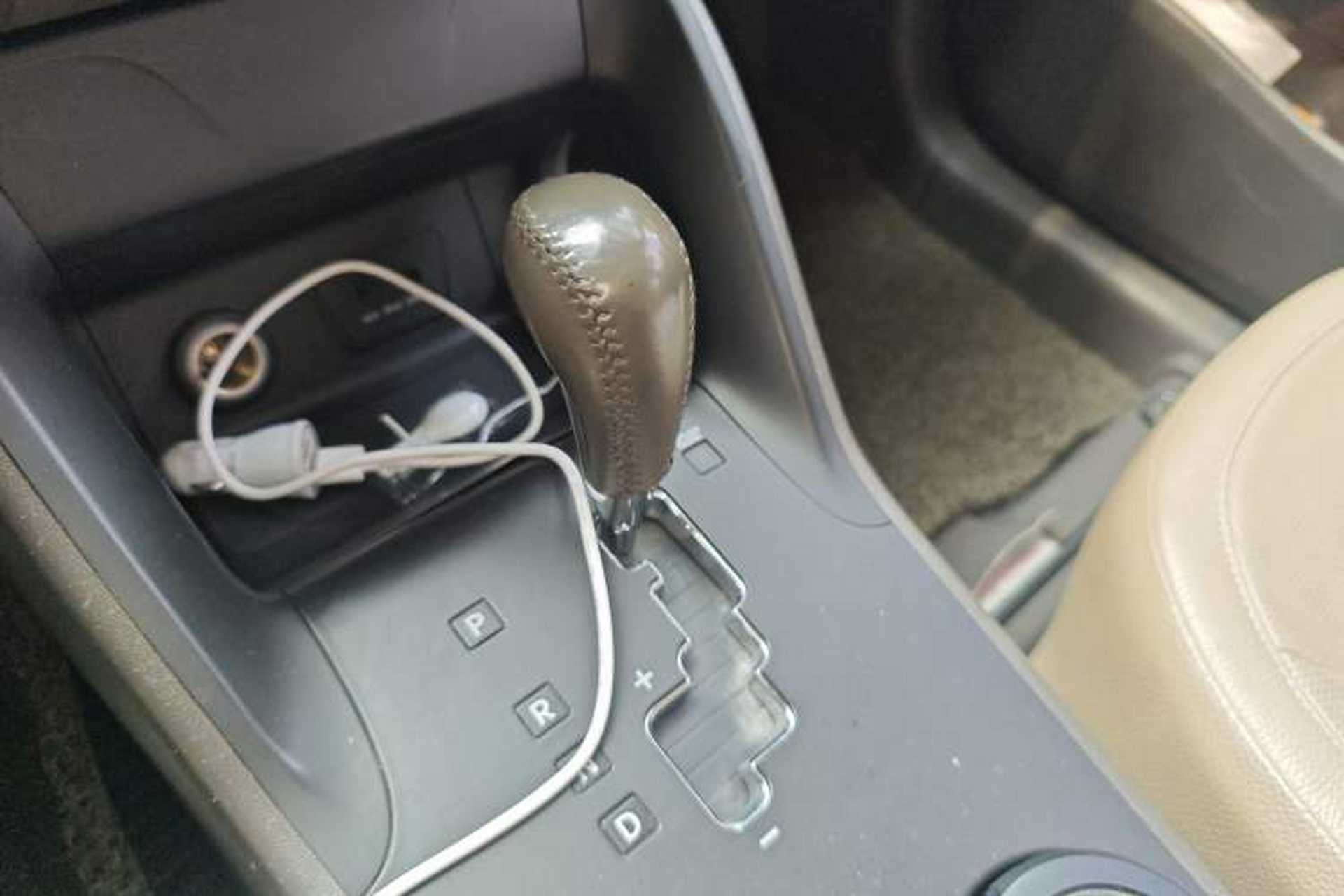 Used Hyundai ix35 2012 2.0L Automatic Two-Wheel Drive Elite Edition GLS Gear Lever