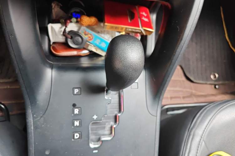 Used Hyundai ix35 2012 2.0L Automatic Two-Wheel Drive New Edition GL Gear Lever