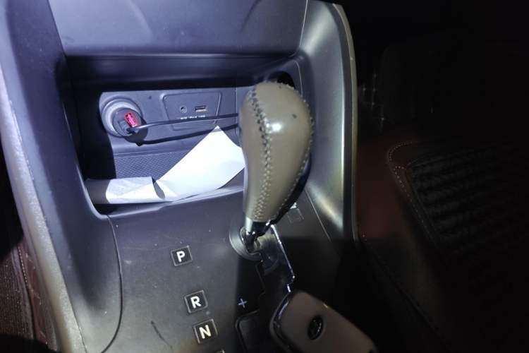 Used Hyundai ix35 2012 2.0L Automatic Two-Wheel Drive Elite Edition GLS Gear Lever