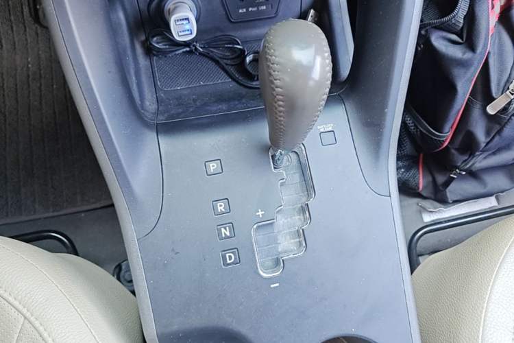 Used Hyundai ix35 2012 2.0L Automatic Two-Wheel Drive Elite Edition GLS Gear Lever