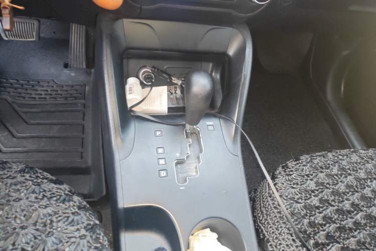 Used Hyundai ix35 2012 2.0L Automatic Two-Wheel Drive New Edition GL Gear Lever