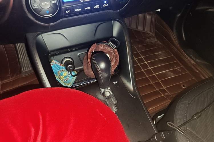 Used Hyundai ix35 2012 2.0L Automatic Two-Wheel Drive Elite Edition GLS Gear Lever