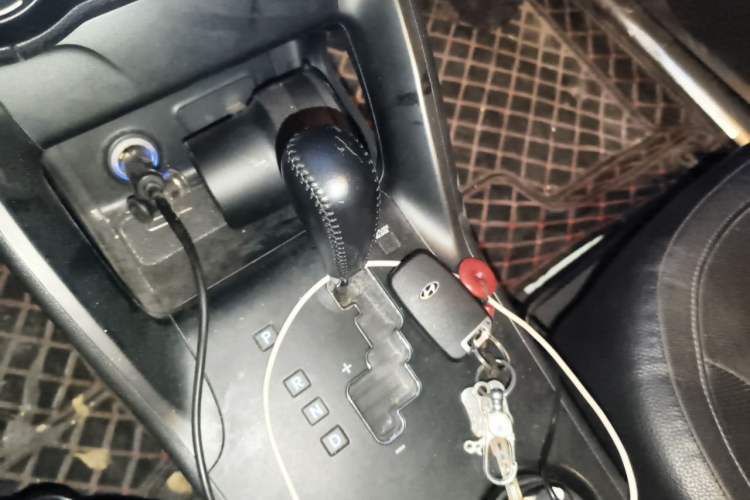 Used Hyundai ix35 2012 2.0L Automatic Two-Wheel Drive Elite Edition GLS Gear Lever