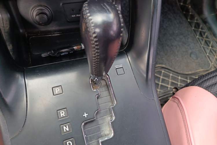 Used Hyundai ix35 2012 2.0L Automatic Two-Wheel Drive Elite Edition GLS Gear Lever