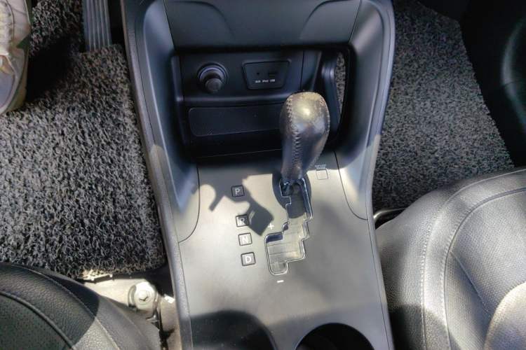 Used Hyundai ix35 2012 2.0L Automatic Two-Wheel Drive Elite Edition GLS Gear Lever