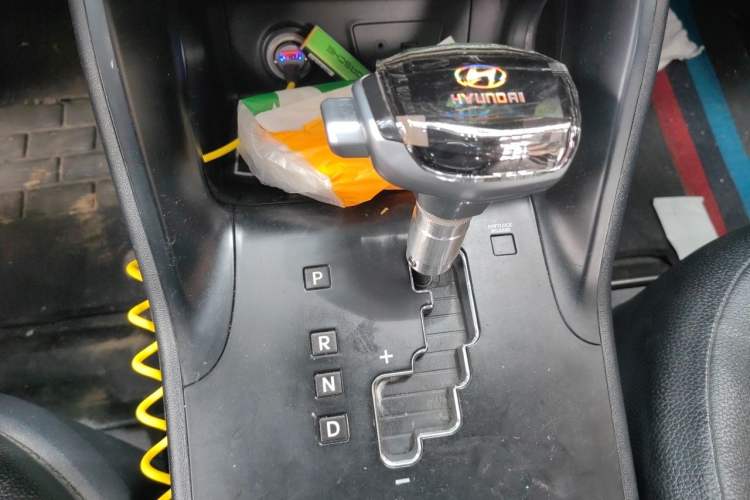Used Hyundai ix35 2012 2.4L Automatic 4x4 Navigation Edition GLS Gear Lever