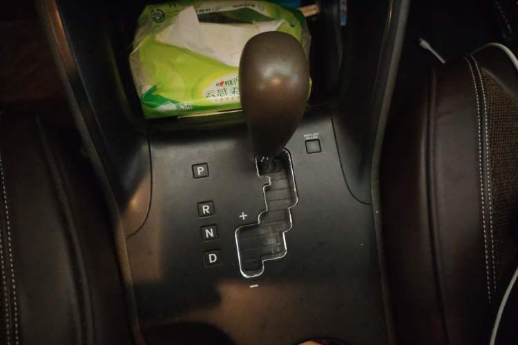 Used Hyundai ix35 2012 2.0L Automatic Two-Wheel Drive New Edition GL Gear Lever