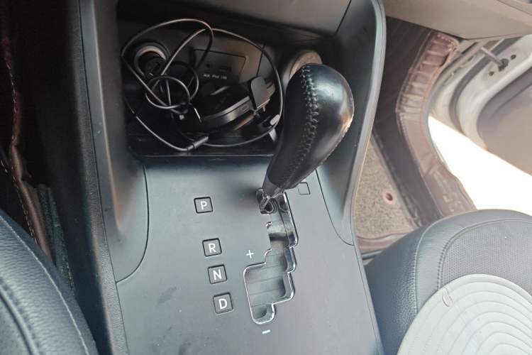 Used Hyundai ix35 2012 2.0L Automatic Two-Wheel Drive Elite Edition GLS Gear Lever
