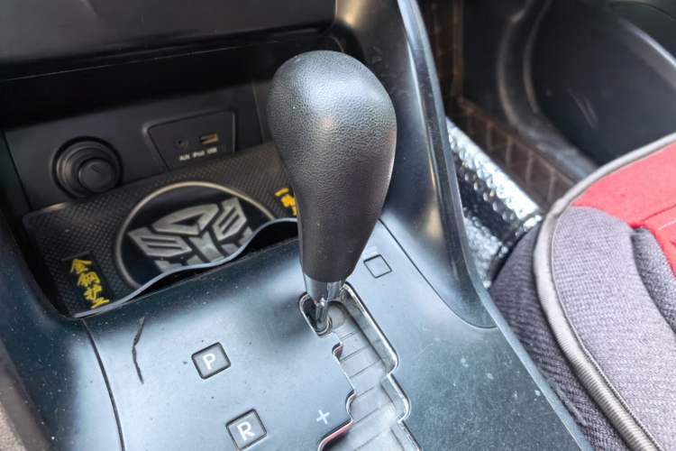 Used Hyundai ix35 2012 2.0L Automatic Two-Wheel Drive New Edition GL Gear Lever