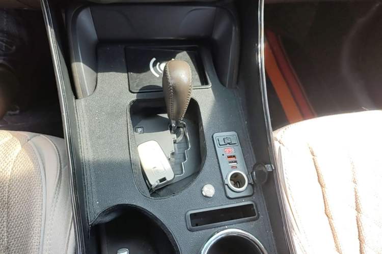 Used Hyundai ix35 2012 2.0L Automatic Two-Wheel Drive Elite Edition GLS Gear Lever