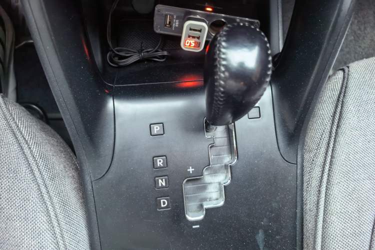Used Hyundai ix35 2012 2.0L Automatic Two-Wheel Drive Elite Edition GLS Gear Lever