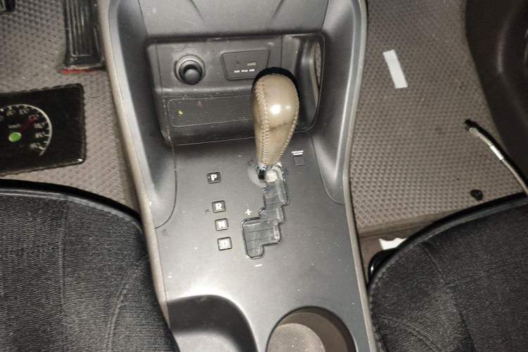 Used Hyundai ix35 2012 2.0L Automatic Two-Wheel Drive Elite Edition GLS Gear Lever