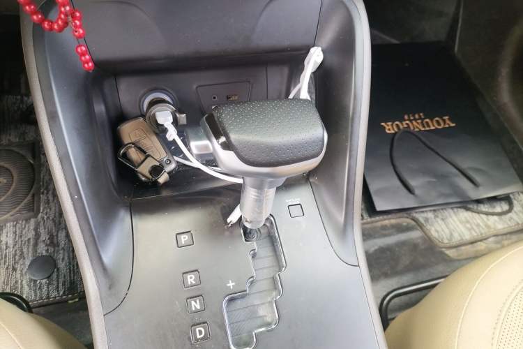 Used Hyundai ix35 2012 2.0L Automatic Two-Wheel Drive Elite Edition GLS Gear Lever