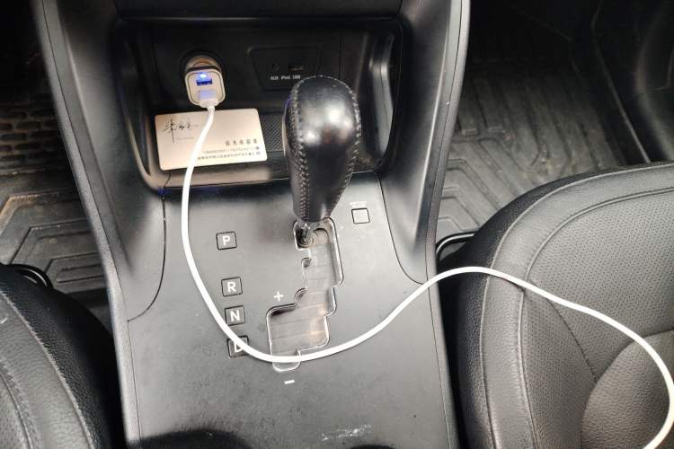 Used Hyundai ix35 2012 2.0L Automatic Two-Wheel Drive Elite Edition GLS Gear Lever