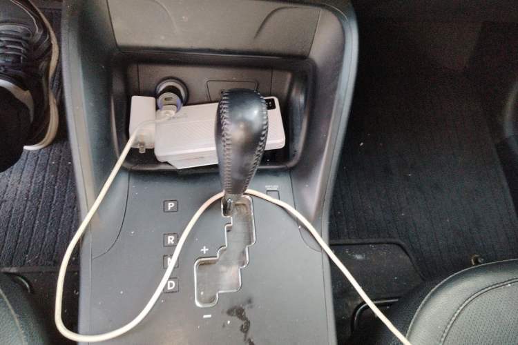 Used Hyundai ix35 2012 2.0L Automatic Two-Wheel Drive Elite Edition GLS Gear Lever