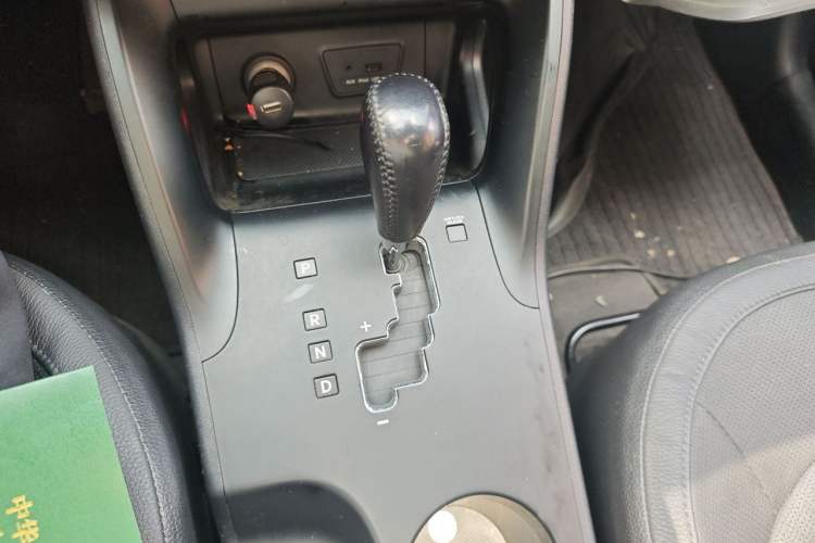 Used Hyundai ix35 2012 2.0L Automatic Two-Wheel Drive Elite Edition GLS Gear Lever
