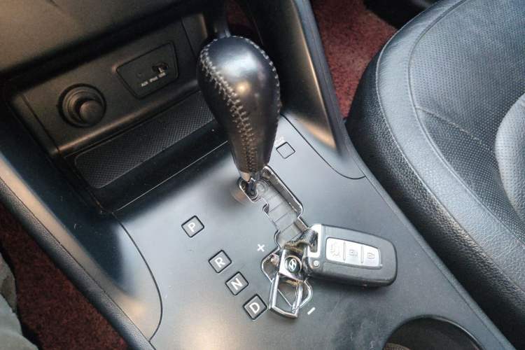 Used Hyundai ix35 2012 2.0L Automatic Two-Wheel Drive Elite Edition GLS Gear Lever