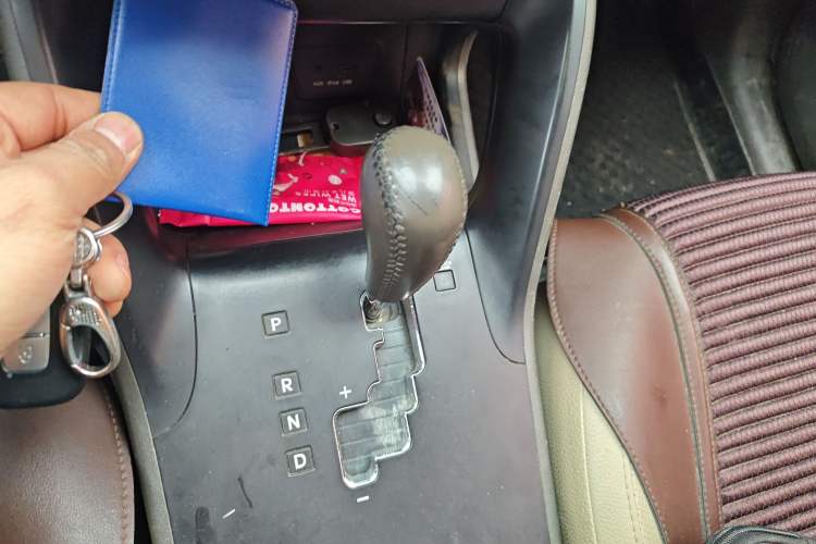 Used Hyundai ix35 2012 2.0L Automatic 4x4 Prestige Edition GLS Gear Lever