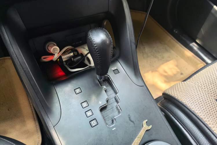 Used Hyundai ix35 2012 2.0L Automatic Two-Wheel Drive Elite Edition GLS Gear Lever