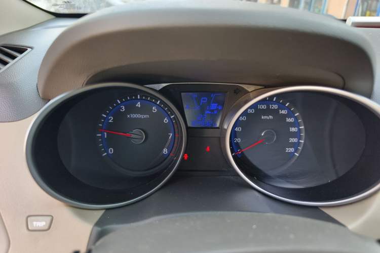 Used Hyundai ix35 2012 2.0L Automatic Two-Wheel Drive Elite Edition GLS Instrument Cluster