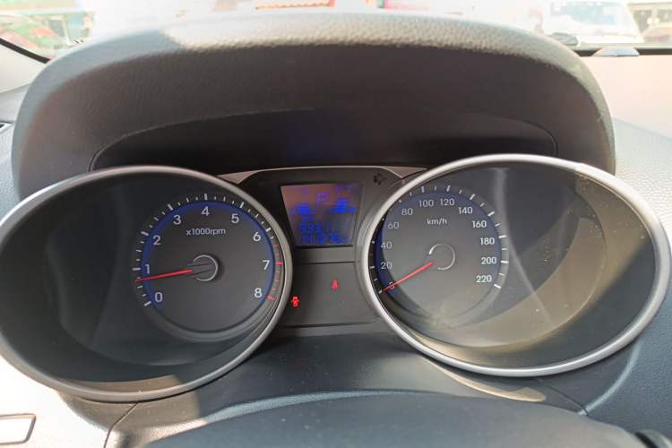 Used Hyundai ix35 2012 2.0L Automatic Two-Wheel Drive Elite Edition GLS Instrument Cluster