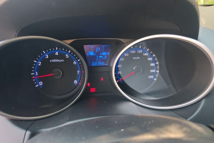 Used Hyundai ix35 2012 2.0L Automatic Two-Wheel Drive Elite Edition GLS Instrument Cluster