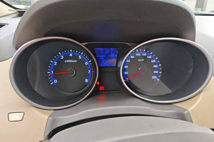 Used Hyundai ix35 2012 2.0L Automatic 4x4 Prestige Edition GLS Instrument Cluster