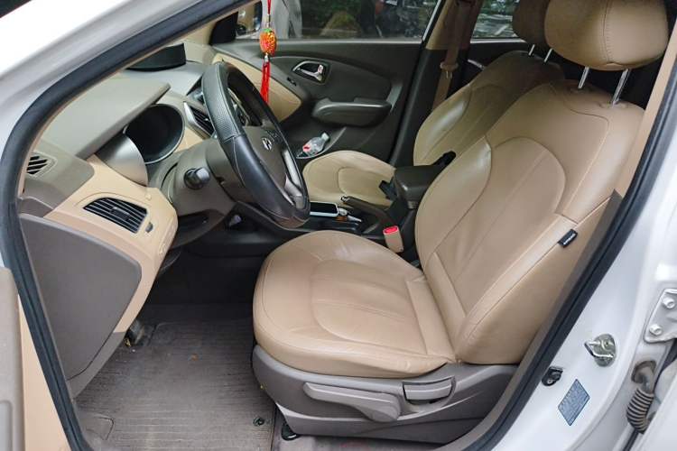 Used Hyundai ix35 2012 2.0L Automatic Two-Wheel Drive Elite Edition GLS Left Front Seat