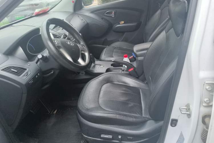 Used Hyundai ix35 2012 2.4L Automatic Two-Wheel Drive Prestige Edition GLS Left Front Seat