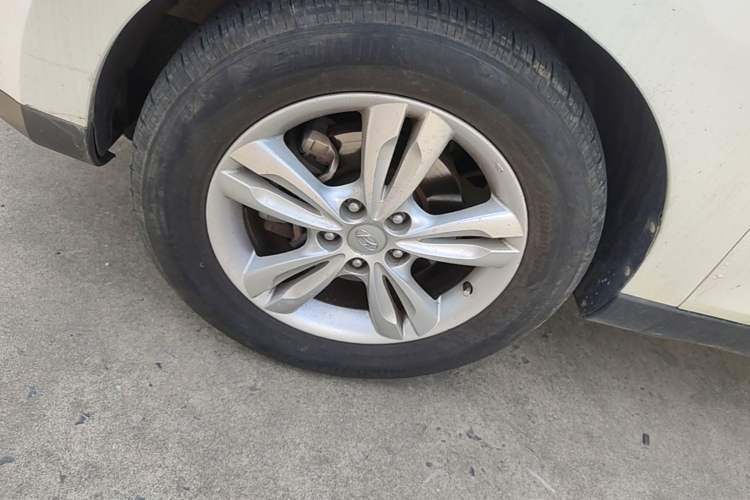 Used Hyundai ix35 2012 2.0L Automatic Two-Wheel Drive Elite Edition GLS Left Front Wheel Hub