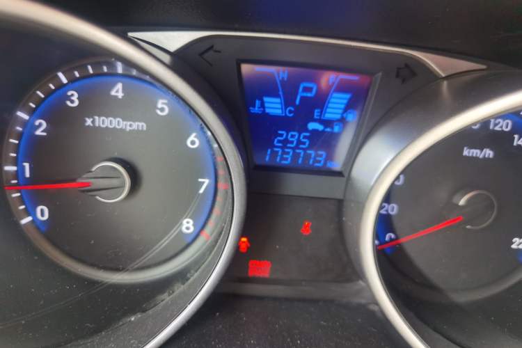 Used Hyundai ix35 2012 2.0L Automatic Two-Wheel Drive New Edition GL Odometer Close Up