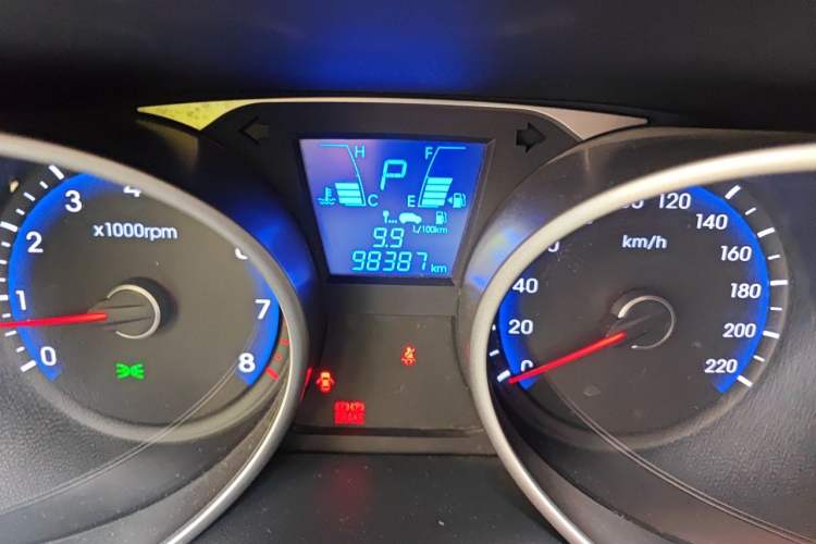 Used Hyundai ix35 2012 2.0L Automatic Two-Wheel Drive New Edition GL Odometer Close Up