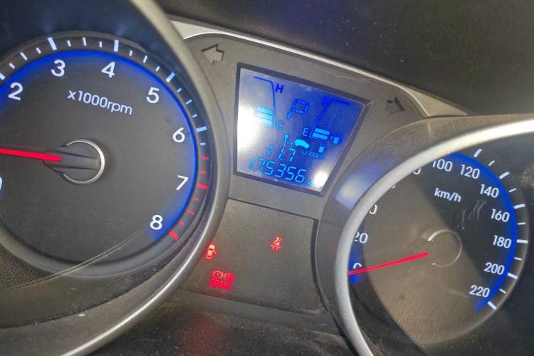 Used Hyundai ix35 2012 2.0L Automatic Two-Wheel Drive New Edition GL Odometer Close Up