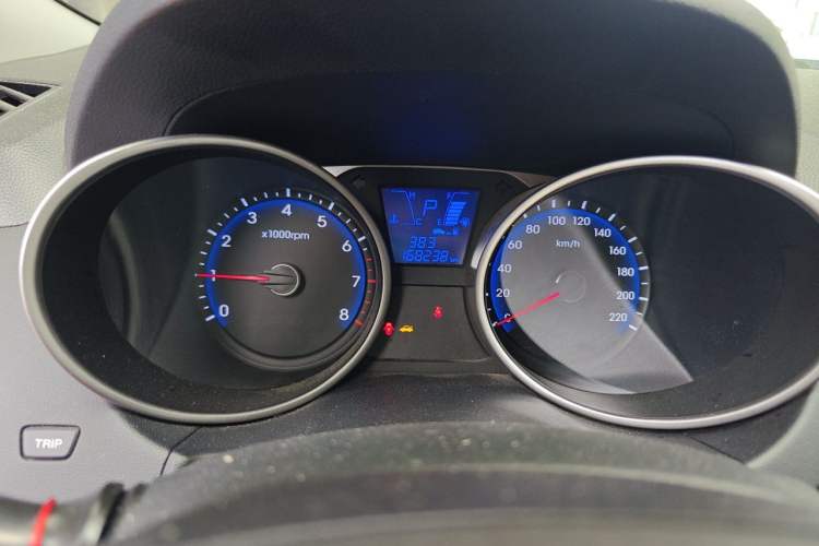 Used Hyundai ix35 2012 2.0L Automatic Two-Wheel Drive New Edition GL Odometer Close Up