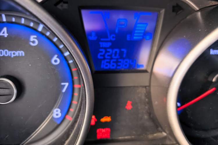 Used Hyundai ix35 2012 2.0L Automatic Two-Wheel Drive New Edition GL Odometer Close Up
