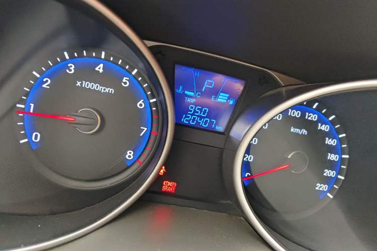 Used Hyundai ix35 2012 2.0L Automatic 4x4 Prestige Edition GLS Odometer Close Up