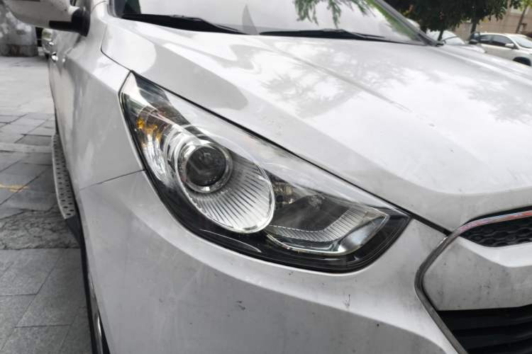 Used Hyundai ix35 2012 2.0L Automatic Two-Wheel Drive Elite Edition GLS Right Front Headlight
