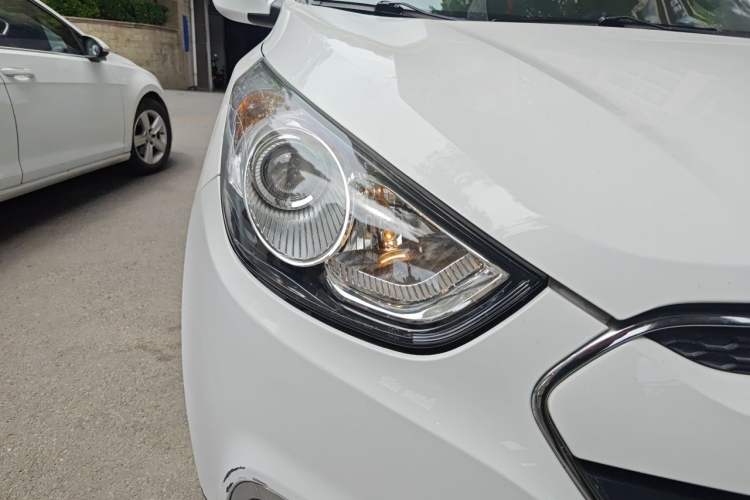 Used Hyundai ix35 2012 2.0L Automatic Two-Wheel Drive New Edition GL Right Front Headlight