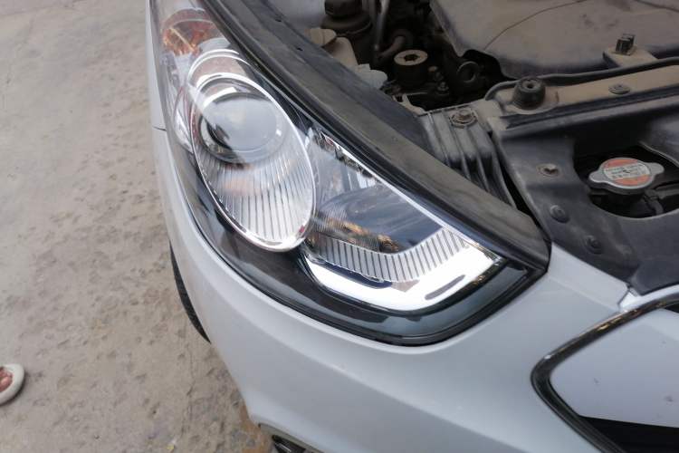 Used Hyundai ix35 2012 2.0L Automatic Two-Wheel Drive Elite Edition GLS Right Front Headlight