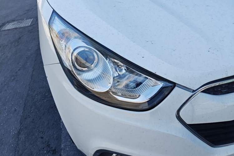 Used Hyundai ix35 2012 2.0L Automatic Two-Wheel Drive Elite Edition GLS Right Front Headlight