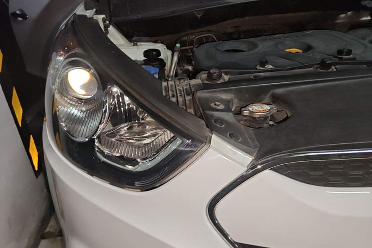 Used Hyundai ix35 2012 2.0L Automatic Two-Wheel Drive Elite Edition GLS Right Front Headlight