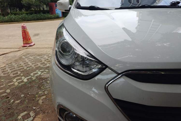 Used Hyundai ix35 2012 2.0L Automatic Two-Wheel Drive New Edition GL Right Front Headlight