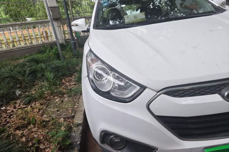 Used Hyundai ix35 2012 2.0L Automatic Two-Wheel Drive Elite Edition GLS Right Front Headlight
