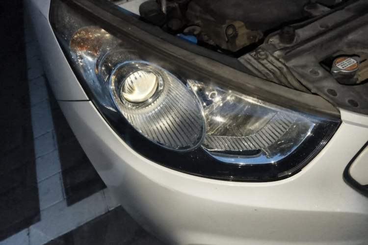 Used Hyundai ix35 2012 2.0L Automatic Two-Wheel Drive Elite Edition GLS Right Front Headlight