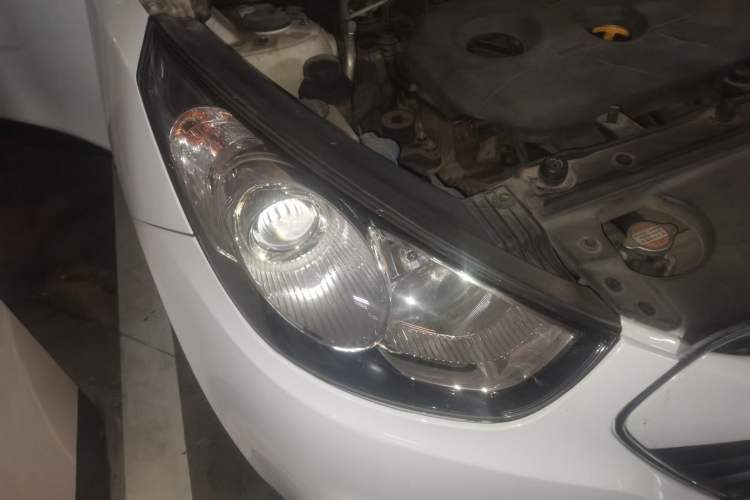 Used Hyundai ix35 2012 2.0L Automatic Two-Wheel Drive Elite Edition GLS Right Front Headlight