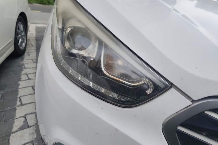 Used Hyundai ix35 2012 2.0L Automatic Two-Wheel Drive Elite Edition GLS Right Front Headlight