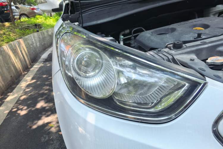 Used Hyundai ix35 2012 2.0L Automatic Two-Wheel Drive Elite Edition GLS Right Front Headlight