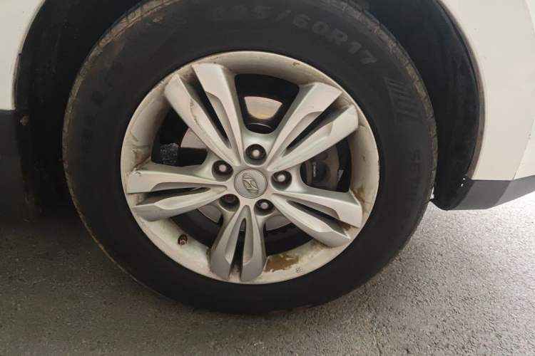 Used Hyundai ix35 2012 2.0L Automatic Two-Wheel Drive Elite Edition GLS Right Front Wheel Hub
