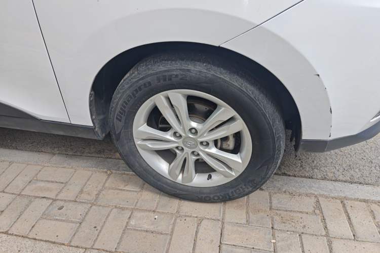 Used Hyundai ix35 2012 2.0L Automatic Two-Wheel Drive Elite Edition GLS Right Front Wheel Hub