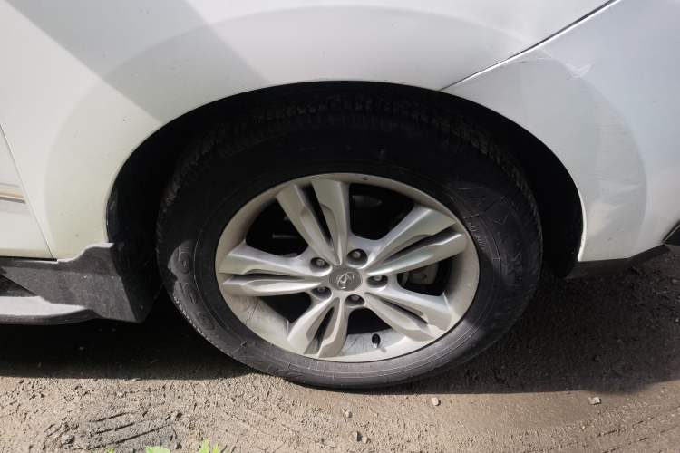 Used Hyundai ix35 2012 2.0L Automatic Two-Wheel Drive Elite Edition GLS Right Front Wheel Hub